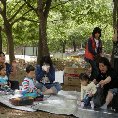 2009년 아기학교 딸기밭 체험 사진 2