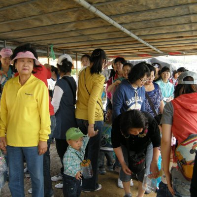 2009년 아기학교 딸기밭 체험 사진 9