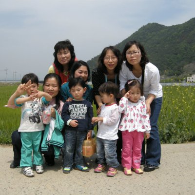 2009년 아기학교 딸기밭 체험 사진 12