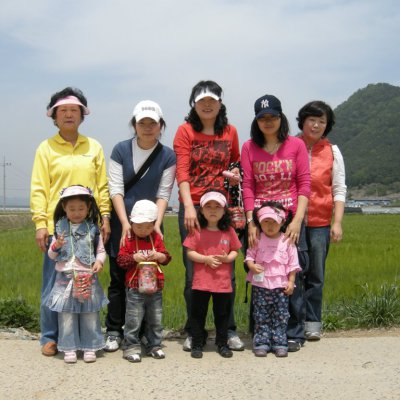 2009년 아기학교 딸기밭 체험 사진 13