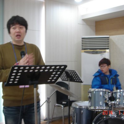 찬양으로 예배를 드려요 사진 4